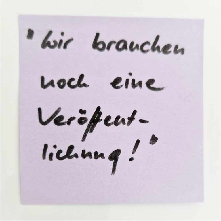 Notizzettel mit dem handschriftlichen Text 