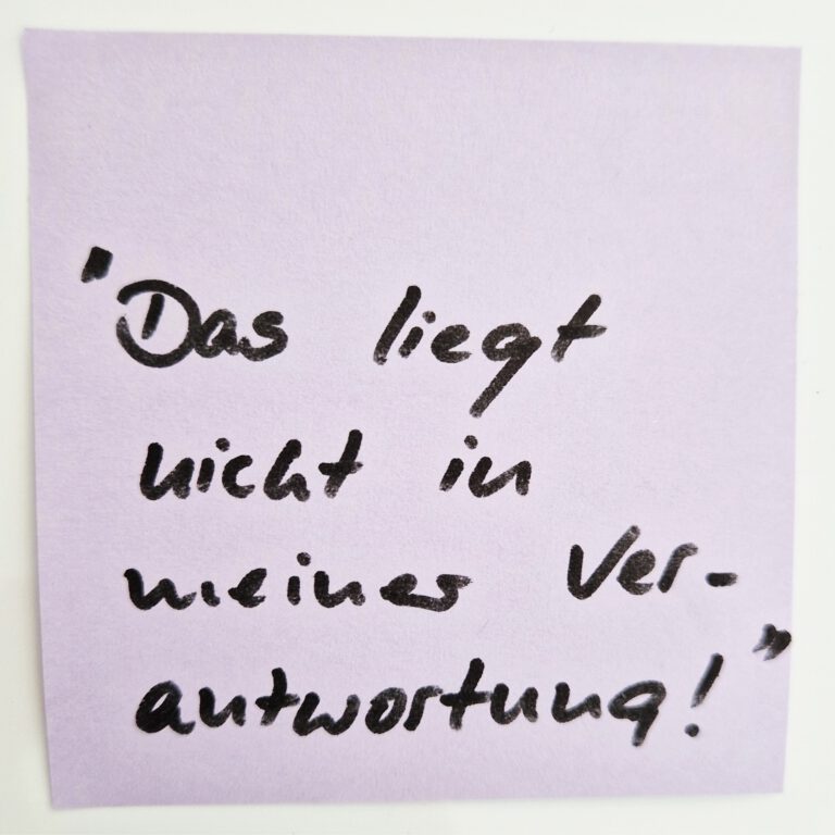 Notizzettel mit dem handschriftlichen Text 