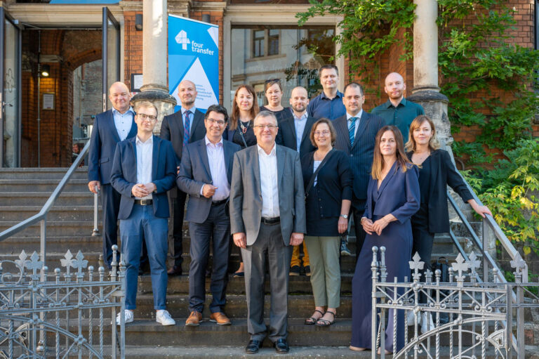 Gruppenbild mit ca. 15 Personen